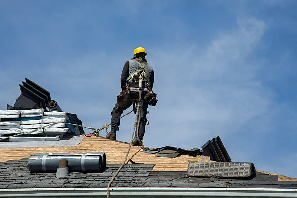 Professional Roofing technician working in Bradford, IA